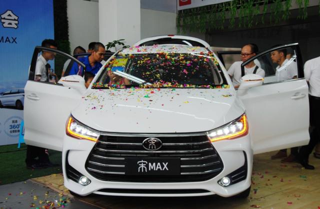 小买白、大买黑、不大不小买银灰，买车为什么有这种说法？