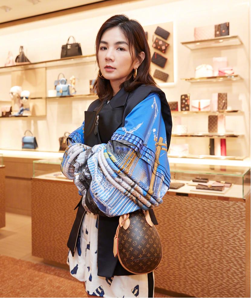 ella陈嘉桦的穿衣搭配,ella陈嘉桦刚来乘风破浪