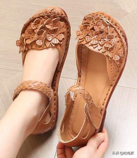 现在穿的凉鞋洋气点的,民族风软底妈妈凉鞋