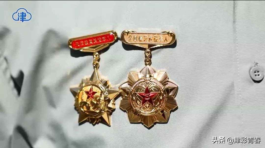 退役军人用军礼向祖国深情告白,退役军人用军礼向祖国深情