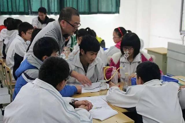 妈妈，同桌总是摸我，妈妈机智的回答，挽救了女儿的一生