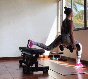 c罗和女朋友游泳,37岁c罗自律身材