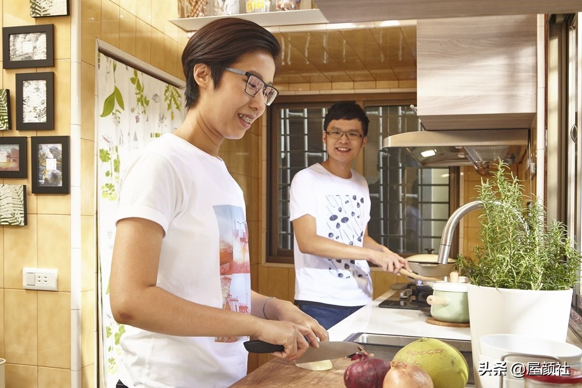 旧厨房灶台翻新最简单方法,姐弟农村老房改造