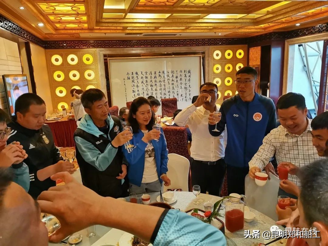 团结拼搏运动会,足球队砥砺前行奋进拼搏