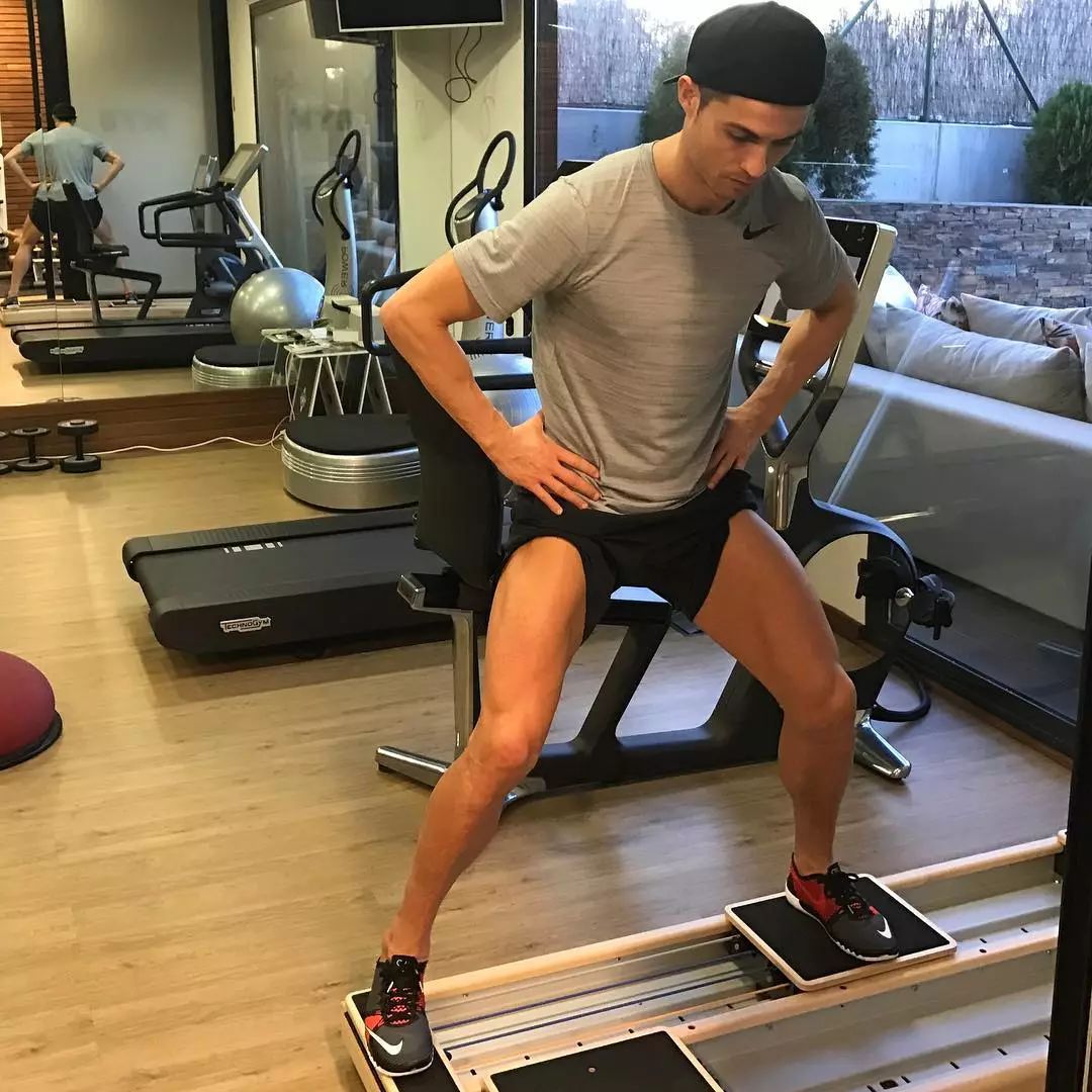 梅西豪宅c罗豪宅,梅西和c罗谁豪宅最好