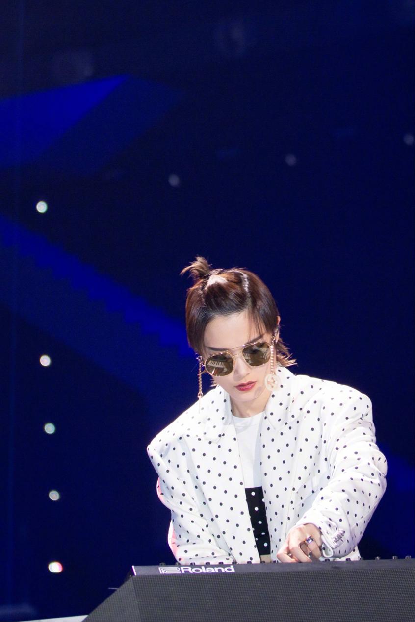 李宇春非主流发型,李宇春非主流造型图片