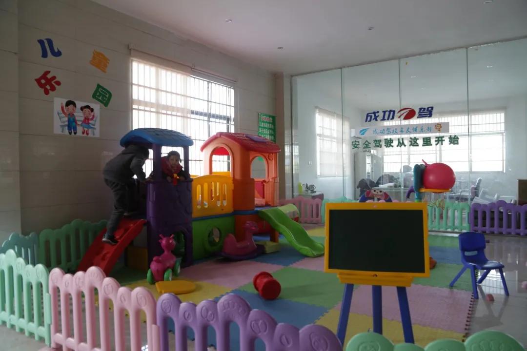 成功驾校教练视频,成功驾校教练不让练车