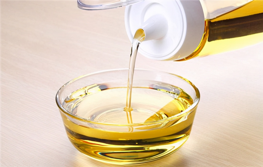 出门之前抹油,出门之前嘴上抹点油