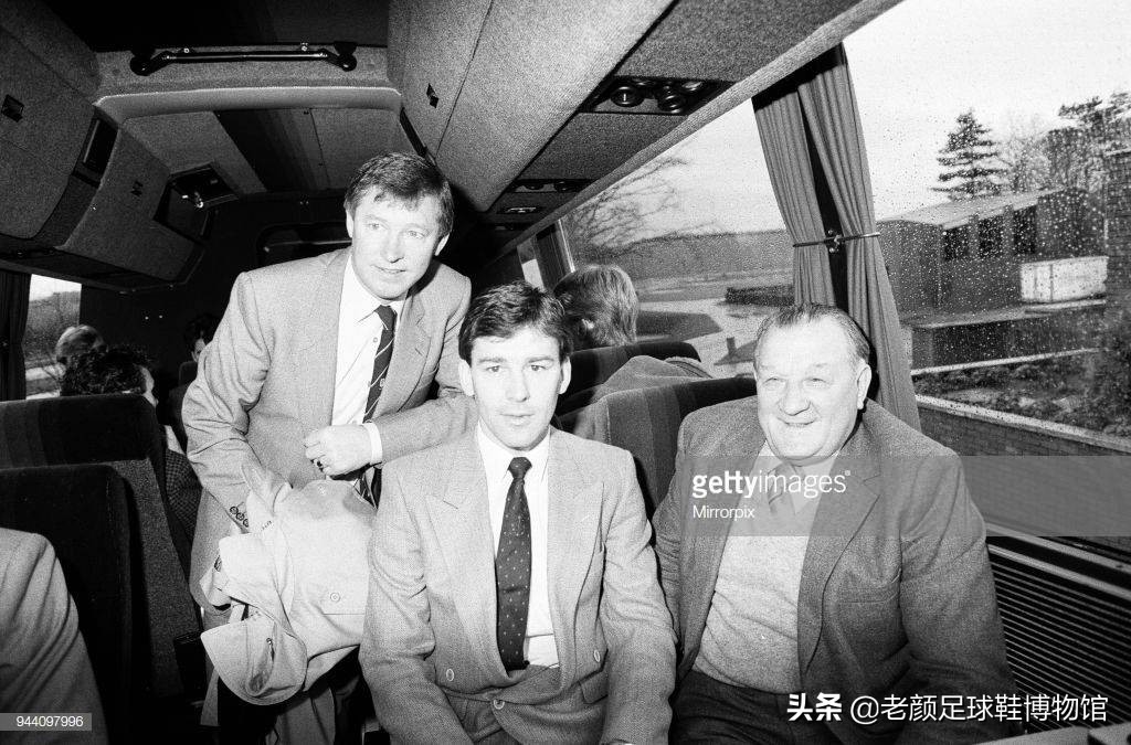 英格兰第一铁汉，骨折踢完比赛，40年前战胜曾国足，爱穿牛逼鞋