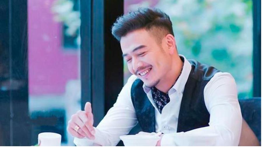 杨烁简历及老婆,37岁男神杨烁的妻子