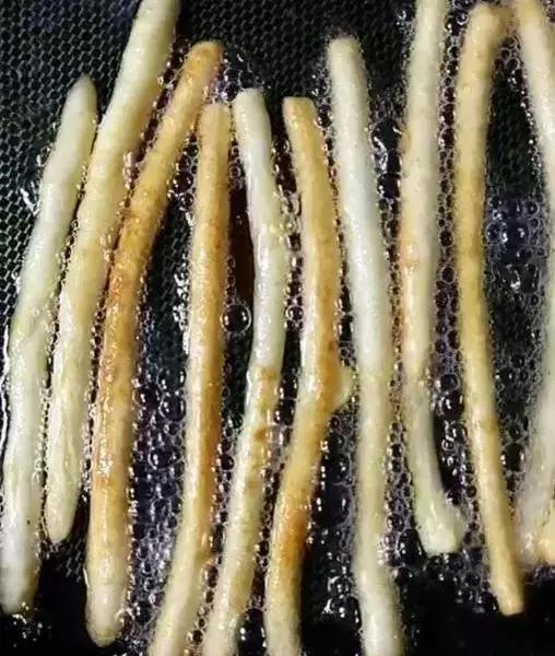 在家里做薯条吃又干净又卫生,孩子自己动手做薯条又简单又好吃