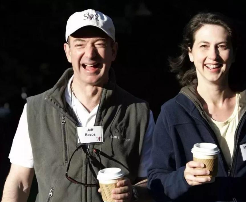 贝佐斯前妻有多少钱,贝索斯的现任妻子