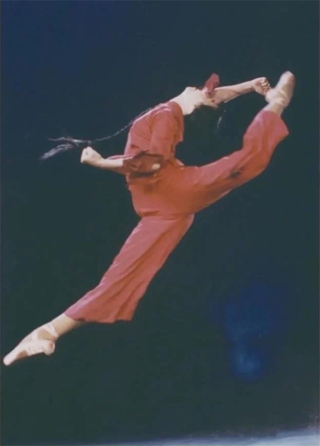 被周恩来赏识演“琼花”,后因受伤退出舞台,薛菁华后来怎么样了