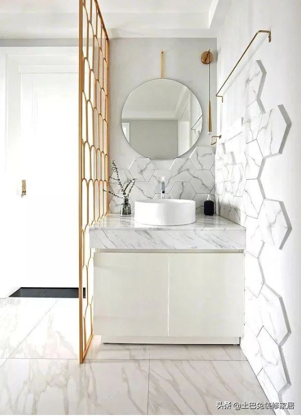 浴室柜选实木的还是塑钢的,pvc浴室柜可以防潮吗