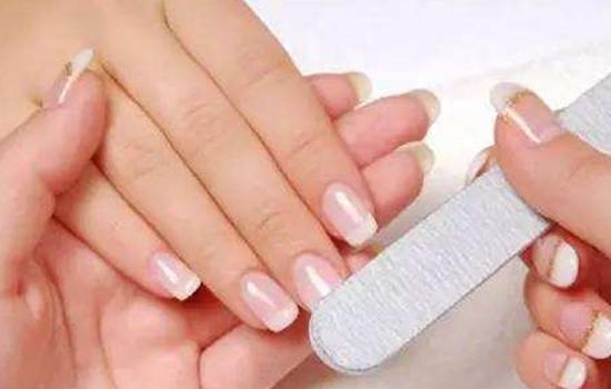 指甲又宽又扁如何美甲大拇指,长美甲和短美甲哪个好看