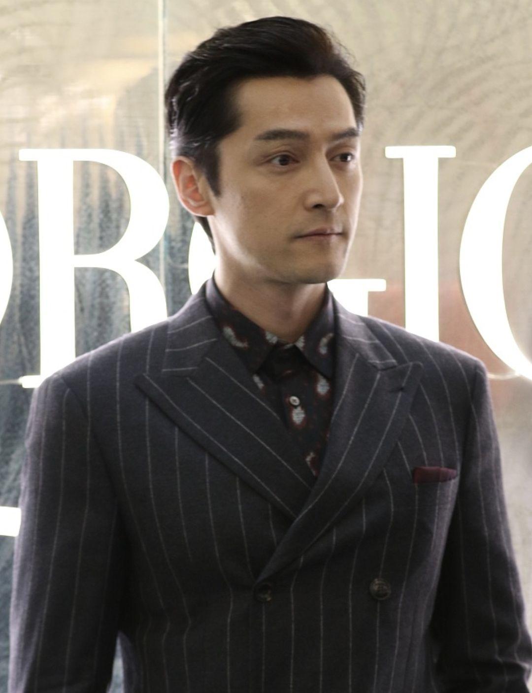 胡歌绅士大背头图片,胡歌最近的寸头造型