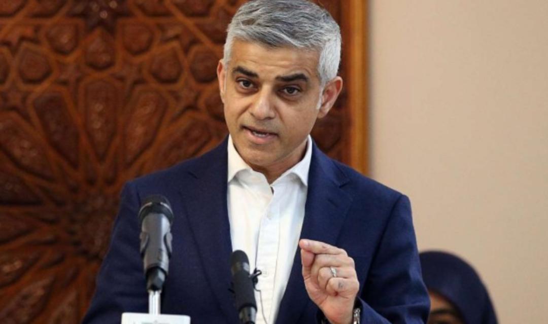 颠覆三观！外挂鹰钩鼻出街，英国人的脑洞真服了…这也叫口罩？