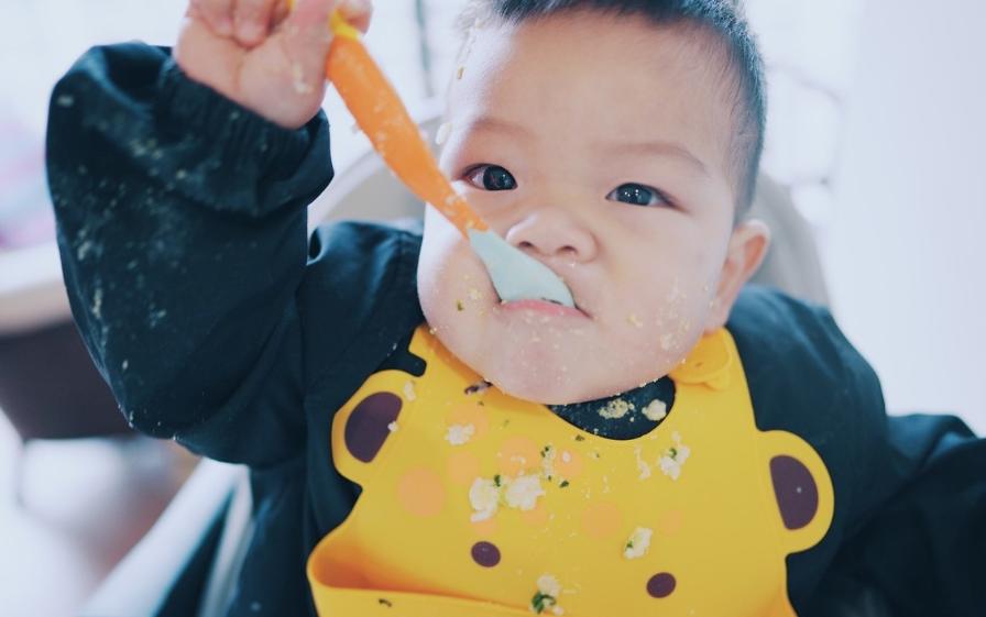 孩子耳朵里长了肉球,耳朵旁边有个小肉球几岁可以切除