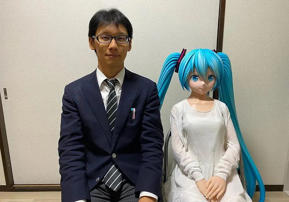 和初音结婚的真实现状,花200万和初音结婚的日本男子