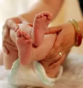 纸尿裤正品真假鉴别,怎么辨别纸尿裤黑心棉