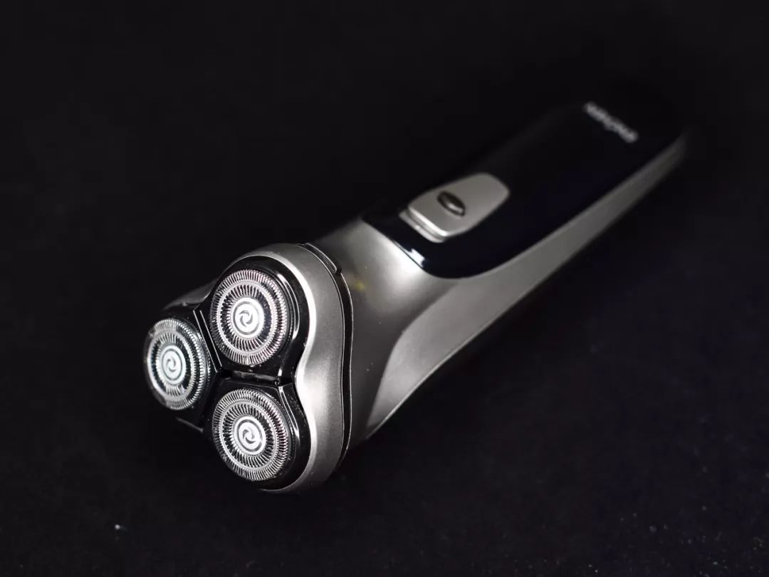 小米旋转双刀头剃须刀评测,小米剃须刀三头