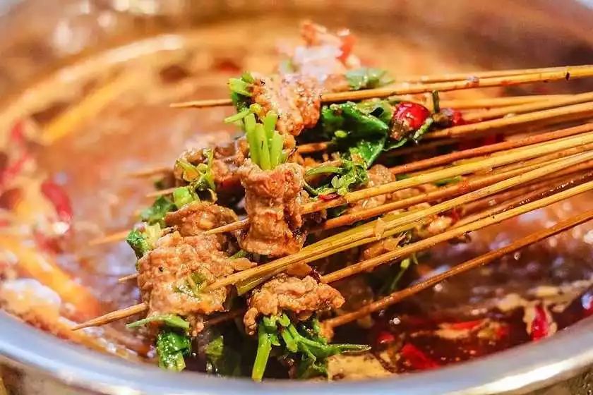 冒菜和麻辣烫有何不同,冒菜和麻辣烫的区别在哪