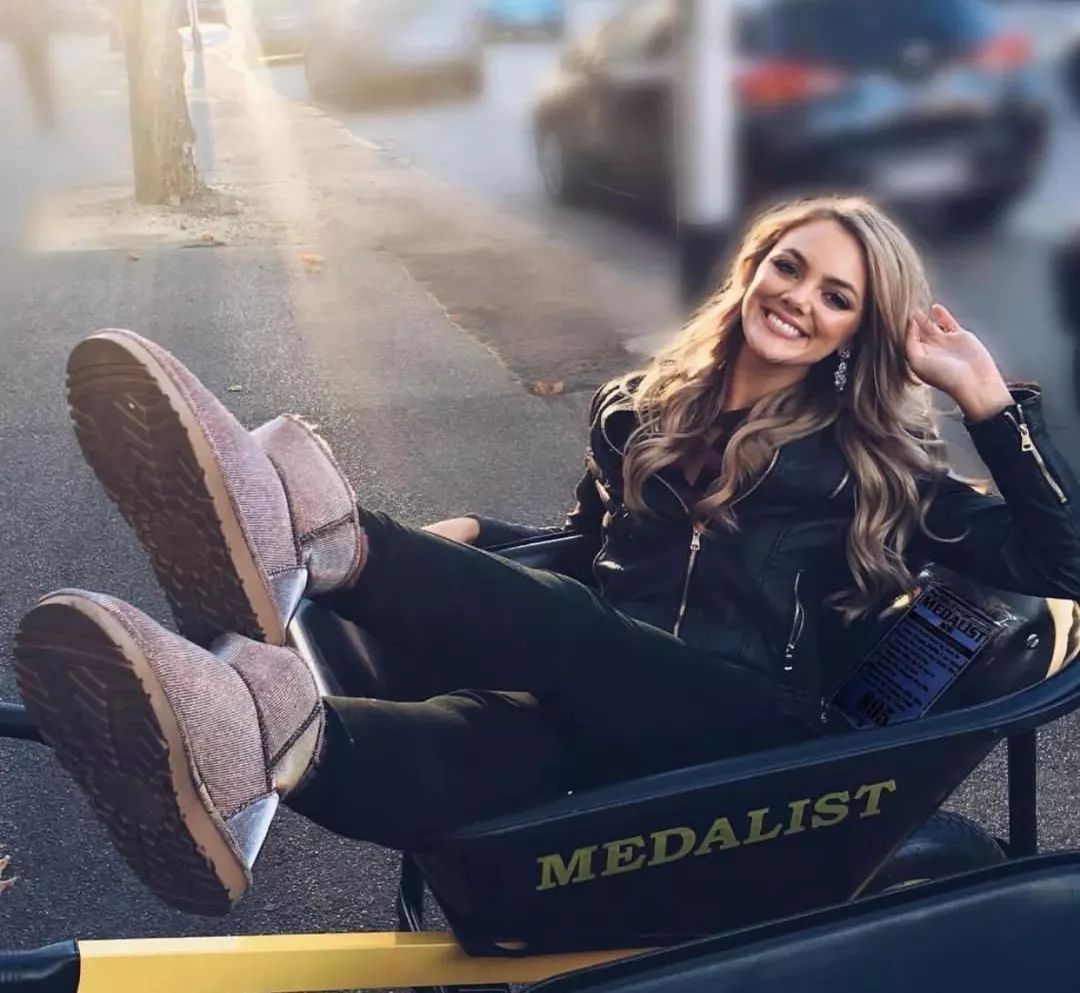 ugg加厚雪地靴不跟脚,ugg经典款中腰雪地靴怎么搭配