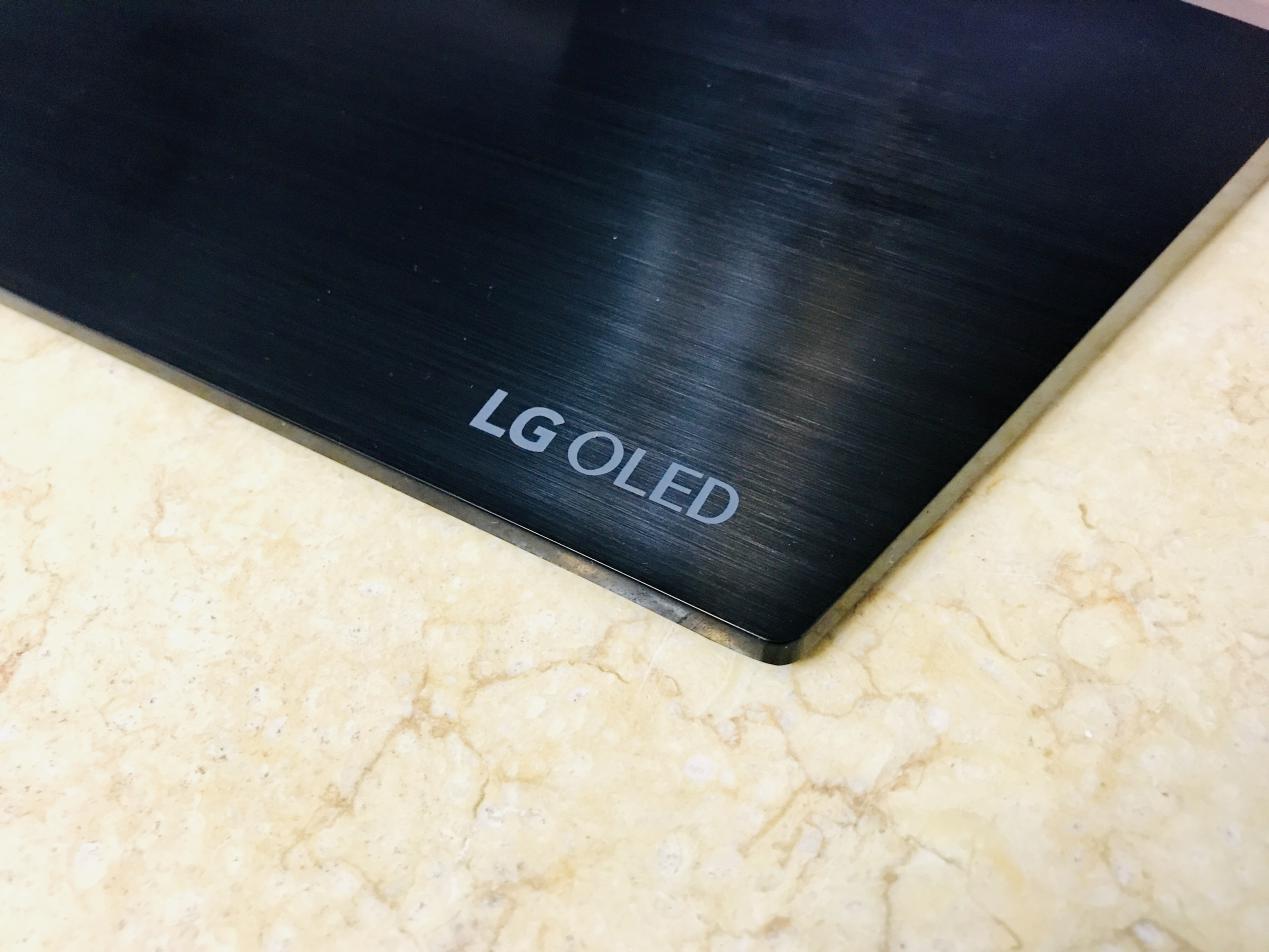 lg超薄oled电视评测,外观设计非常绚丽又亮眼
