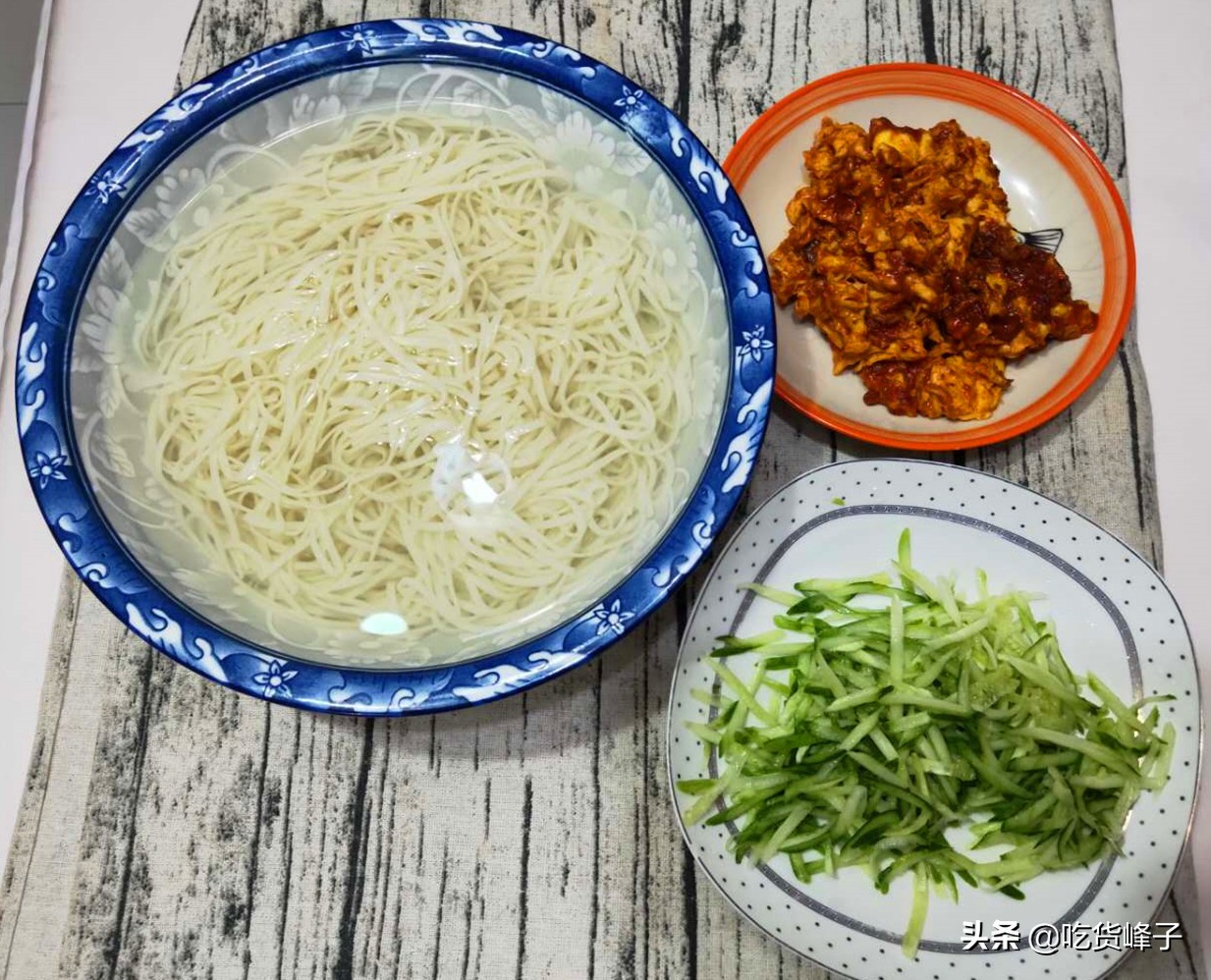 鸡蛋酱怎么做拌面条,爱吃面条的要留意