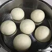 什么面粉蒸出来的馒头特别白,面粉看着白但和面就发黑怎么回事
