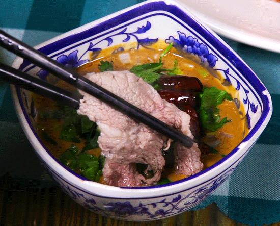 老字号“插旗”石景山！不到20元能吃饱？！还抬手就送60瓶啤酒！