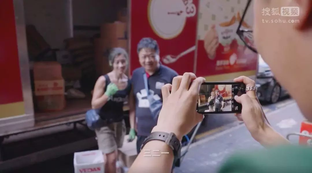 最美搬运工一夜爆红,一夜爆红的最美搬运工