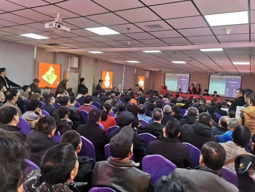 藏家应如何找正规的拍卖公司,请各位藏家鉴定玉的年代及估价