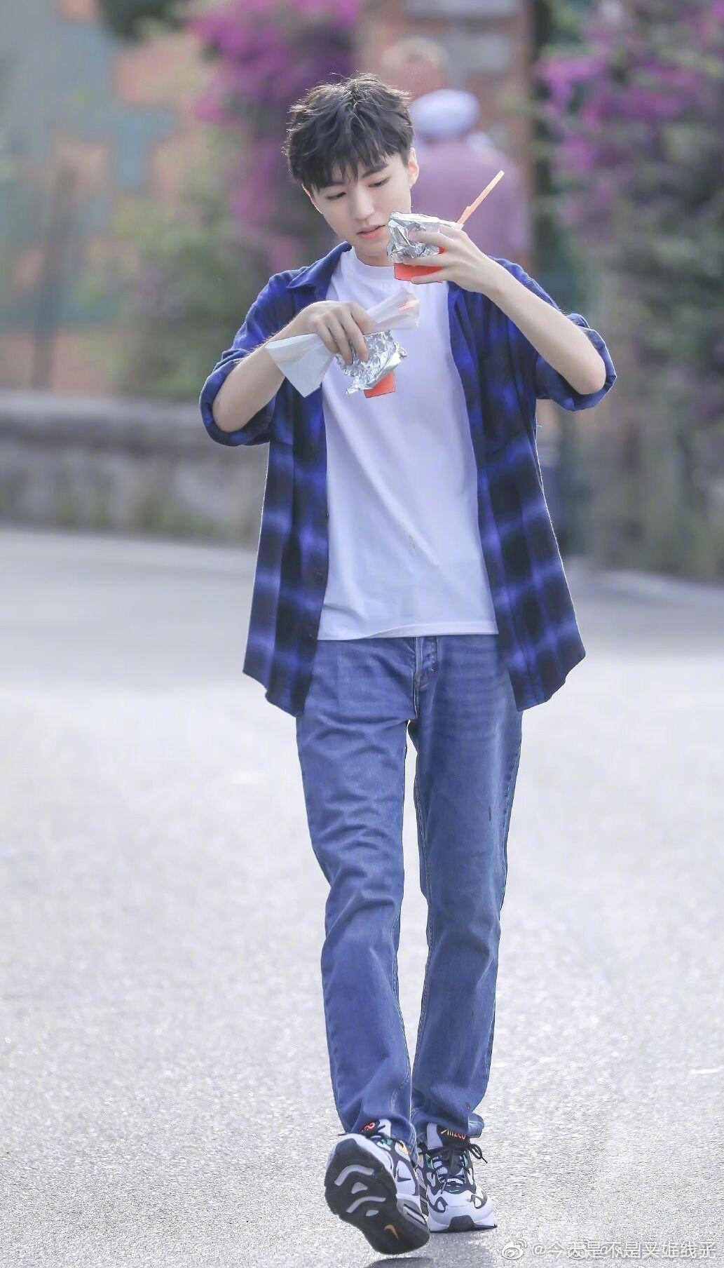 穿搭男生潮流大牌,男明星冬季最帅休闲运动穿搭