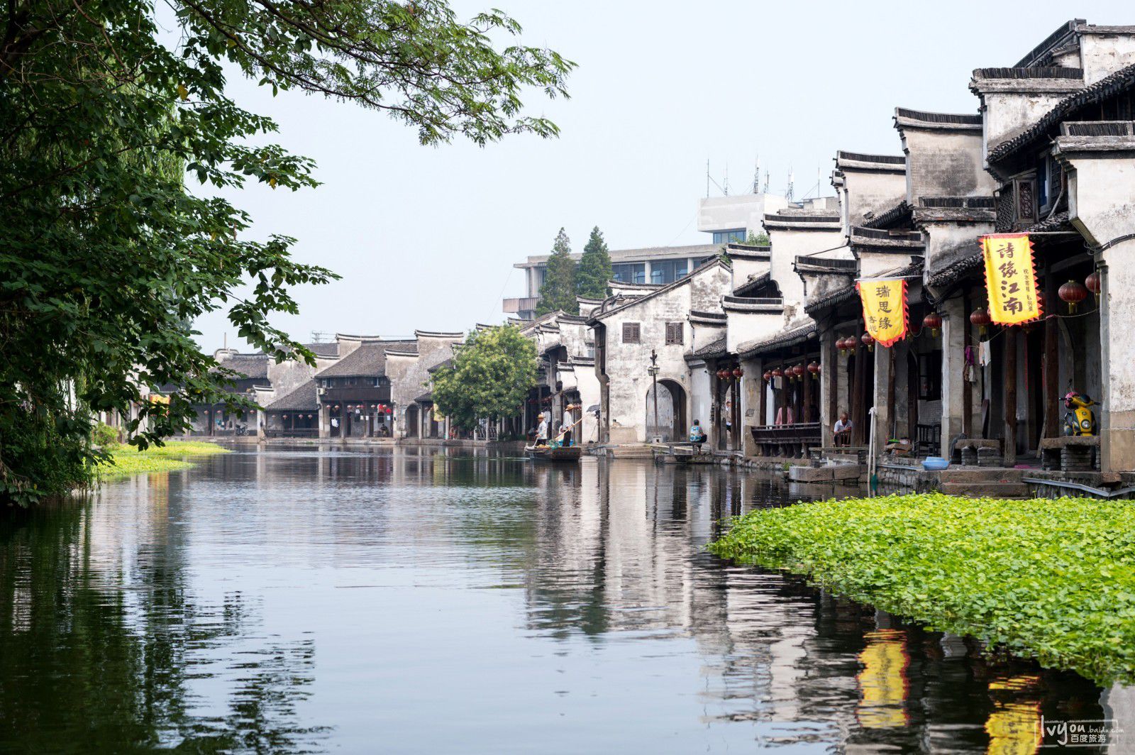 此处早期因湖蚕丝富甲一方，被称为丝绸之府，有700年历史