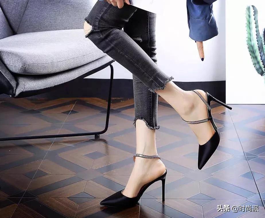 气质穿搭绕不开的裸色系高跟鞋,气场十足的高跟鞋优雅时髦两不误