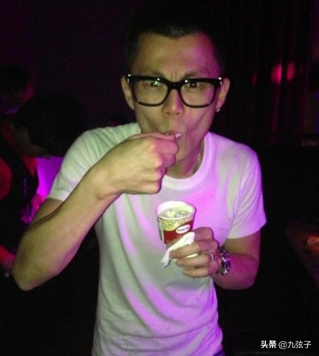 车评人陈震二环开什么车,二环十三郎陈震和车的合影