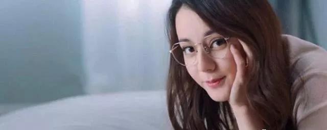 迪丽热巴代言过的眼镜有哪些,迪丽热巴代言过的眼镜