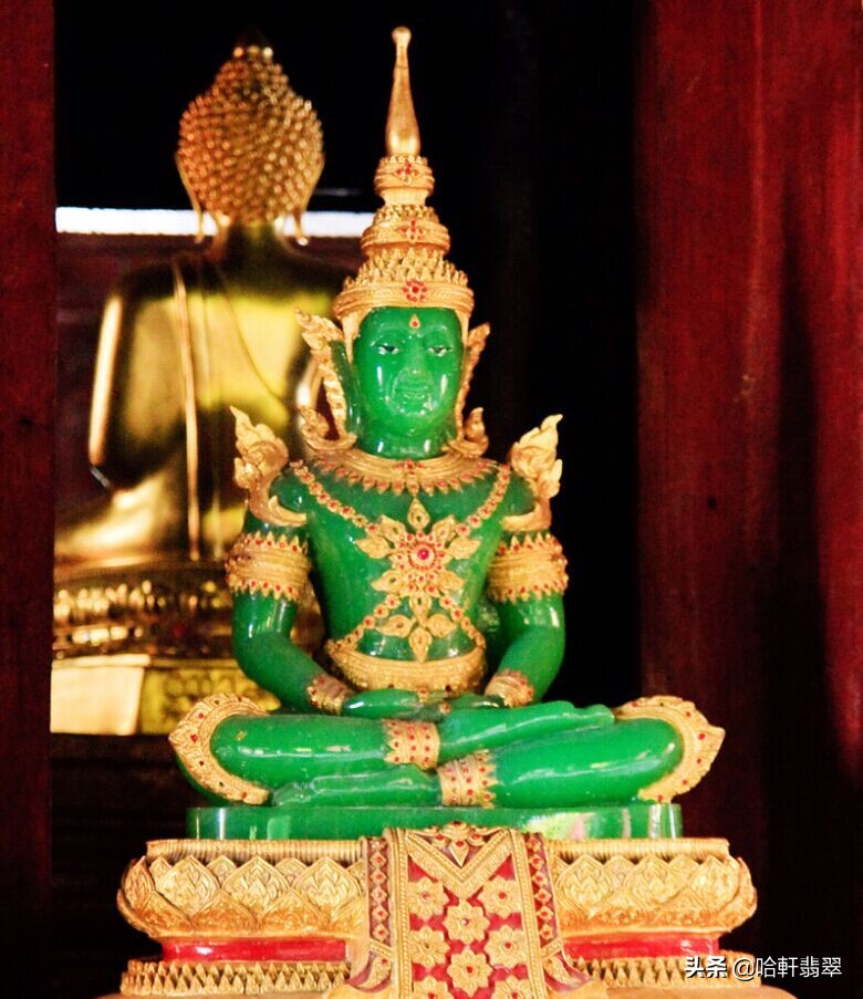 泰国国宝翡翠佛像图片,玉佛国宝