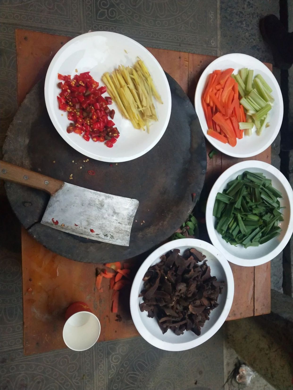 央视在广西全州庙头镇大碧头拍摄十大碗之一胆肝