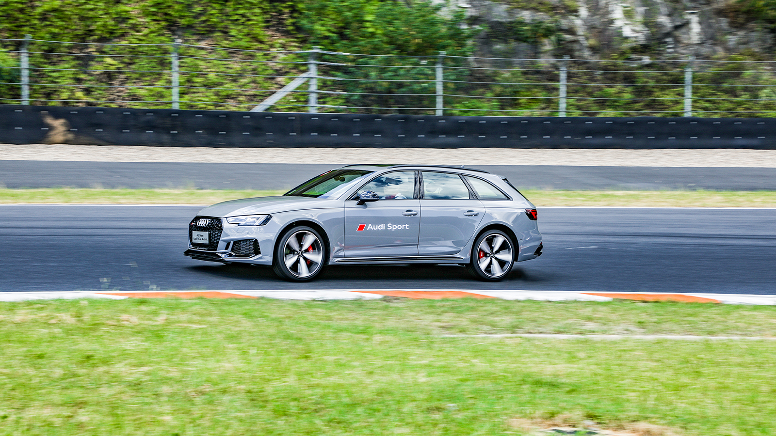 奥迪≠推头王！四驱或许真的挺香