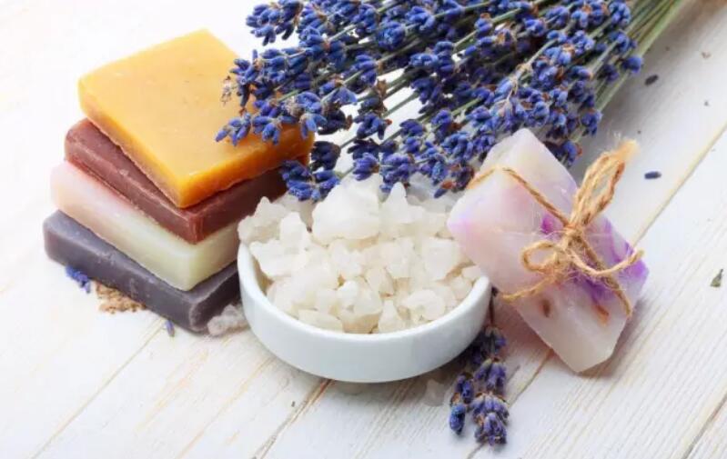 鞋子磨脚处理的简单方法图片,透明拖鞋脚底板磨脚怎么办