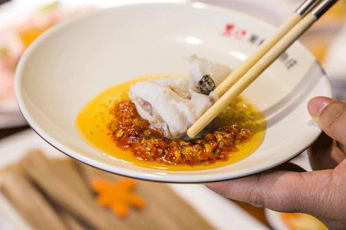 1块钱撸四盘！薄如蝉翼的蝴蝶鱼片，让你一口鲜掉眉毛！