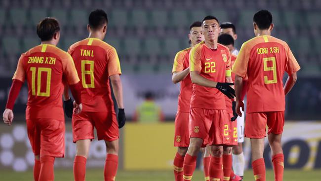 国足工资水平和联赛水平对比,为什么国足屡战屡败但薪水那么高