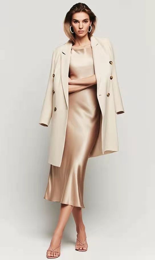 高级的缎面裙搭配西装外套超美,知性女人穿西服