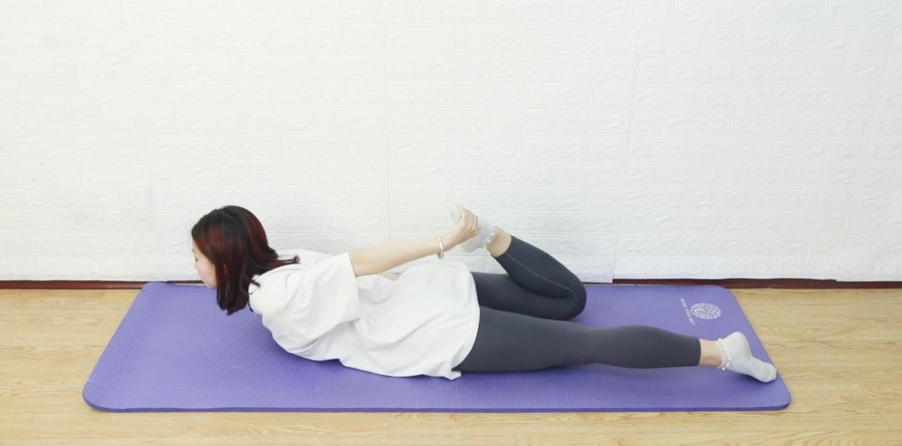 瑜伽瘦大臂和肩膀体式,手臂拜拜肉瑜伽教学