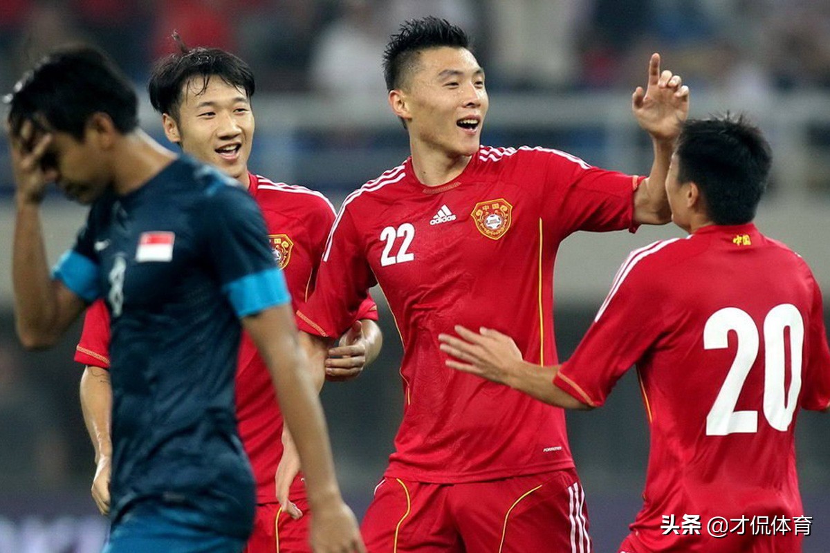 不负泱泱华夏盛世,卷起裤腿使劲踢,期待国足挺进2022年世界杯