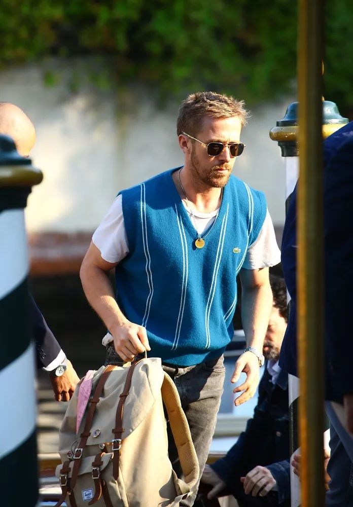 出差见客户双肩包,轻便双肩包出差不压肩膀