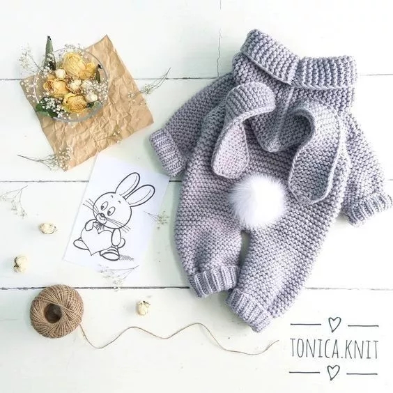 儿童马甲毛衣编织教程简单大方,儿童双色线从上往下织毛衣简单