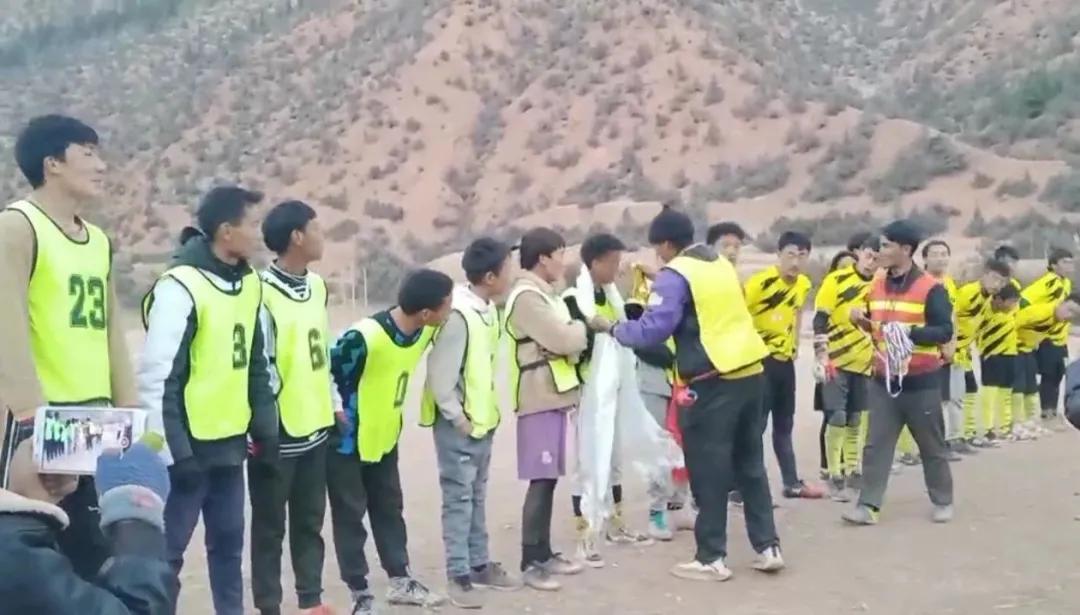 足球比赛现场呼声,足球比赛时间及地点